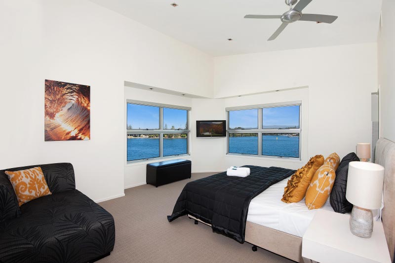Main River Gold Coast Holiday Home with Elite