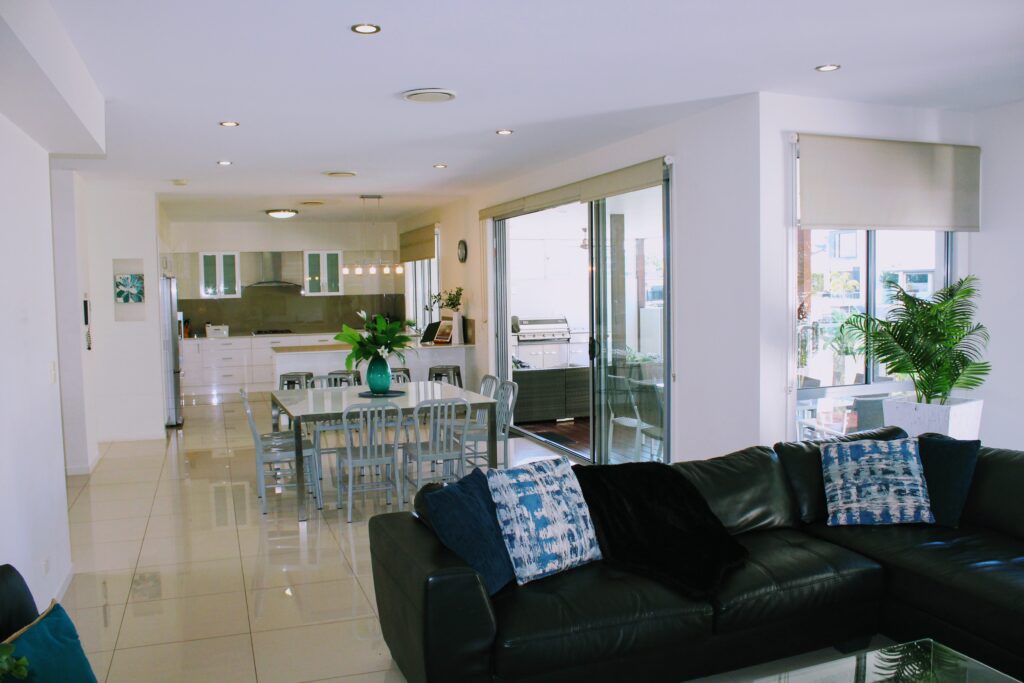 Family holiday home to rent Gold Coast Deluxe on Water