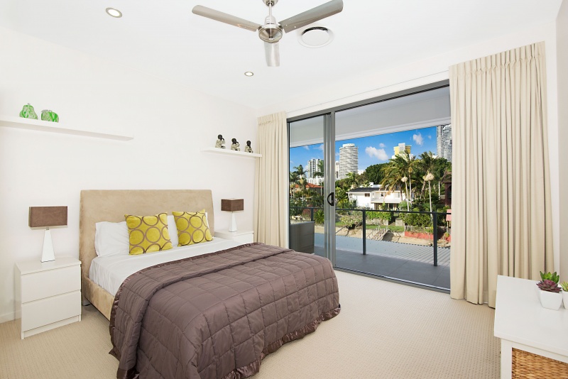 Family holiday home to rent Gold Coast Deluxe on Water