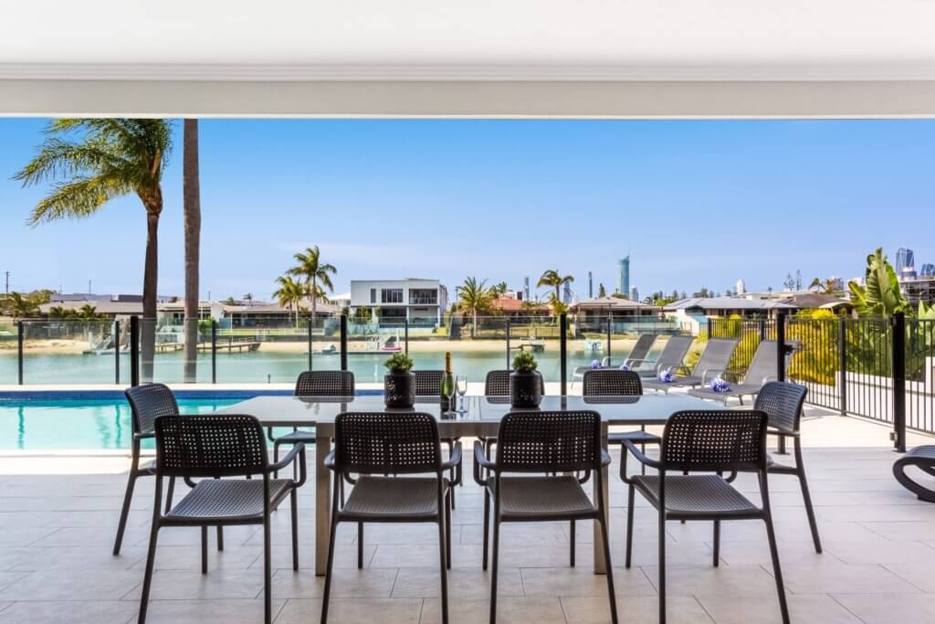 Sapphire_Waters_holiday_home_broadbeach_outdoor_dining