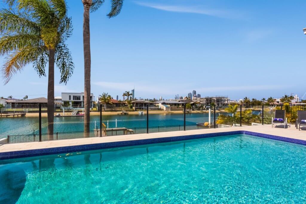 Sapphire_Waters_holiday_home_broadbeach_pool