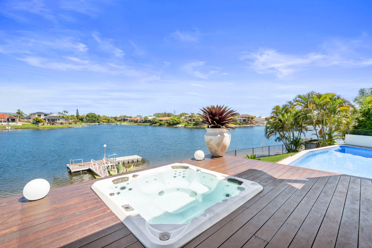 Coobowie Waters Luxury Gold Coast Holiday Homes