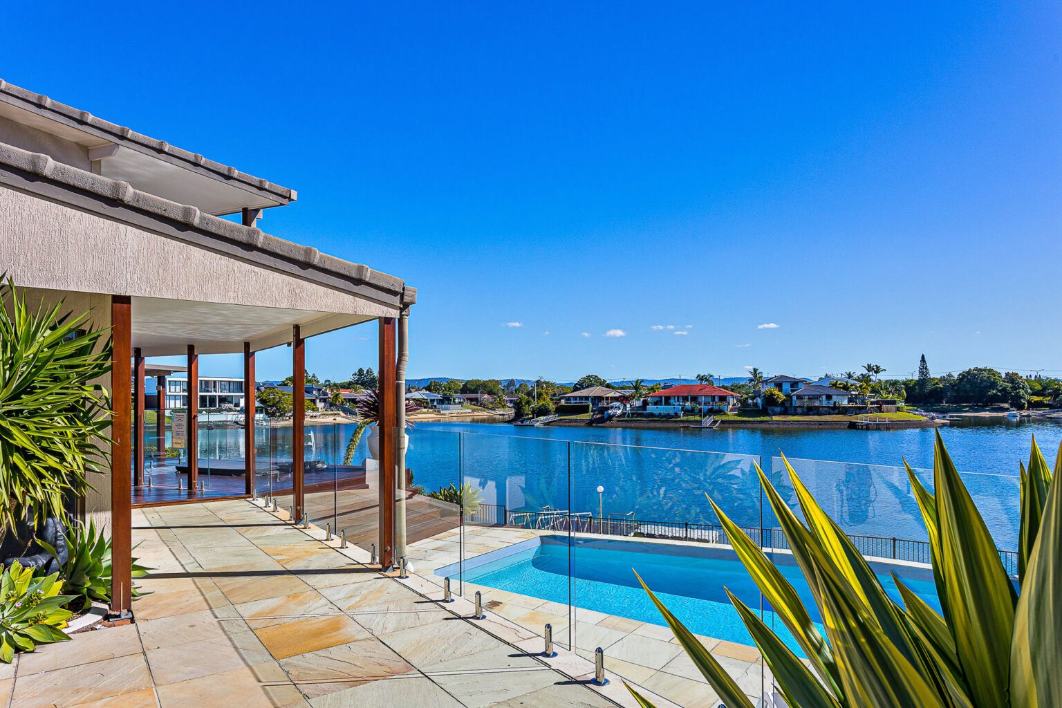 Coobowie Waters Luxury Gold Coast Holiday Homes